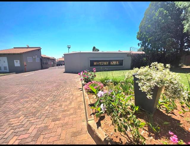 2 BEDROOM TOWNHOUSE FOR SALE IN FREEWAY PARK